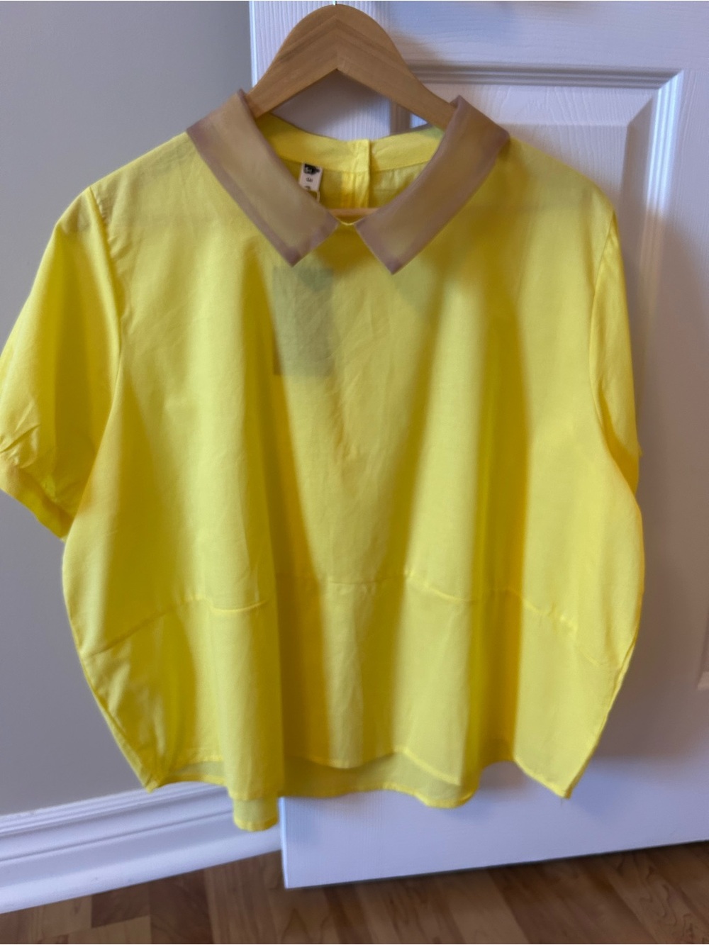 Linen Bright Yellow Short Sleeve Top with Taupe Collar Size XL